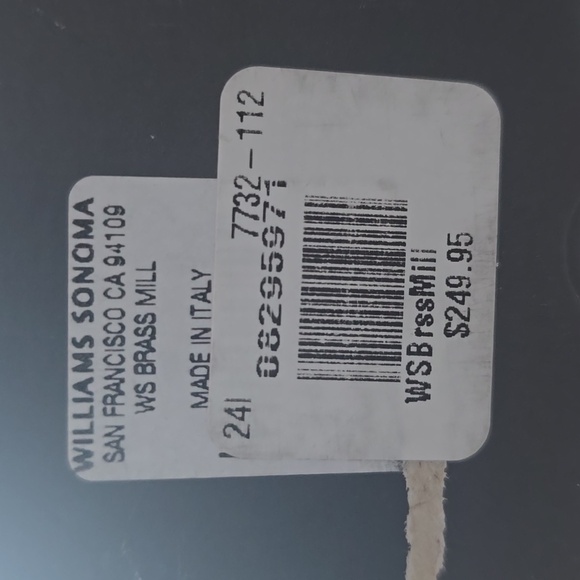 Williams Sonoma Gold Salt & Pepper Shakers,Color Brass, Retail Price $249.95US - Picture 5 of 11